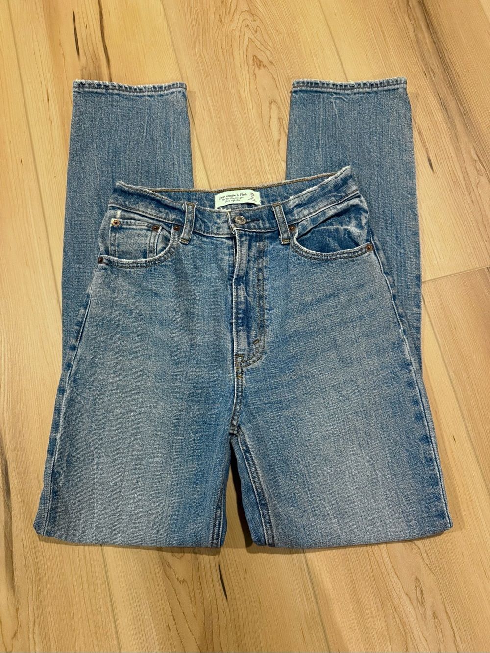 Abercrombie & Fitch 90s slim Straight Ultra High Rise Blue Denim Jeans Size 25/0 - Picture 3 of 8
